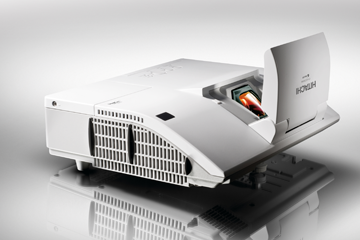HITACHI ultrakratko fokusni projektor CP-A222WNM